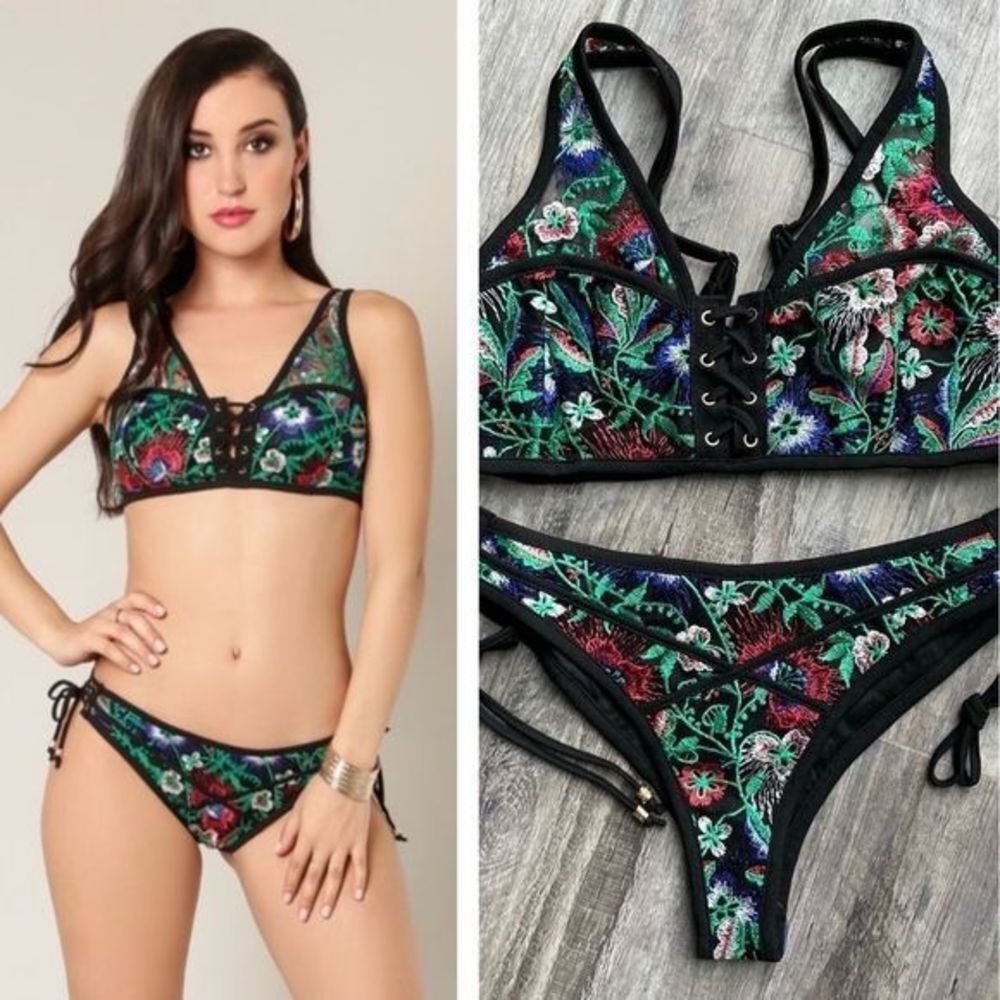 🆕 BIKINI SET Floral Embroidered Swimsuit
